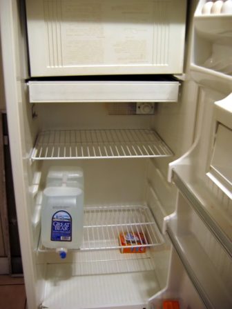 empty_refrigerator