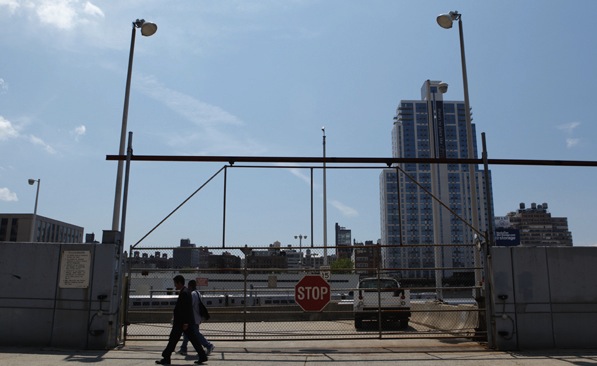 While the 7 subway train extension is nearing completion, the new developments at Hudson Yards to which the train was supposed to run have yet to materialize.