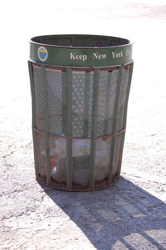 681px-Trash_Can_DSNY